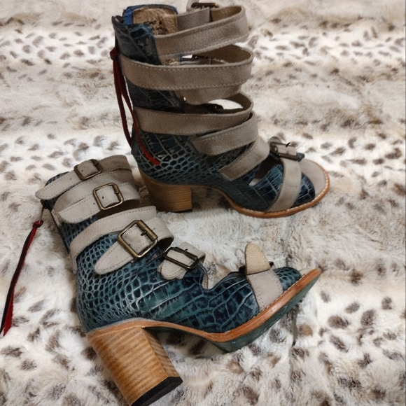 Freebird by Steven Bond Sandals - Picture 8 of 11